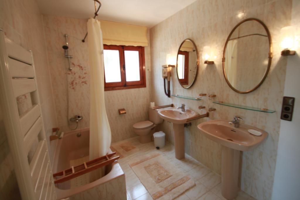 Chrisuli - Well Furnished Villa With Panoramic Views In Moraira Quarto foto